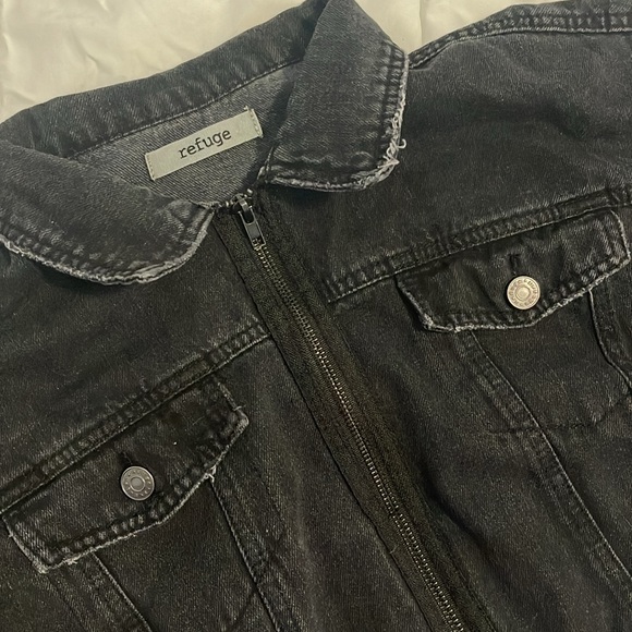 Cropped zippered faded jean jacket - Picture 2 of 5